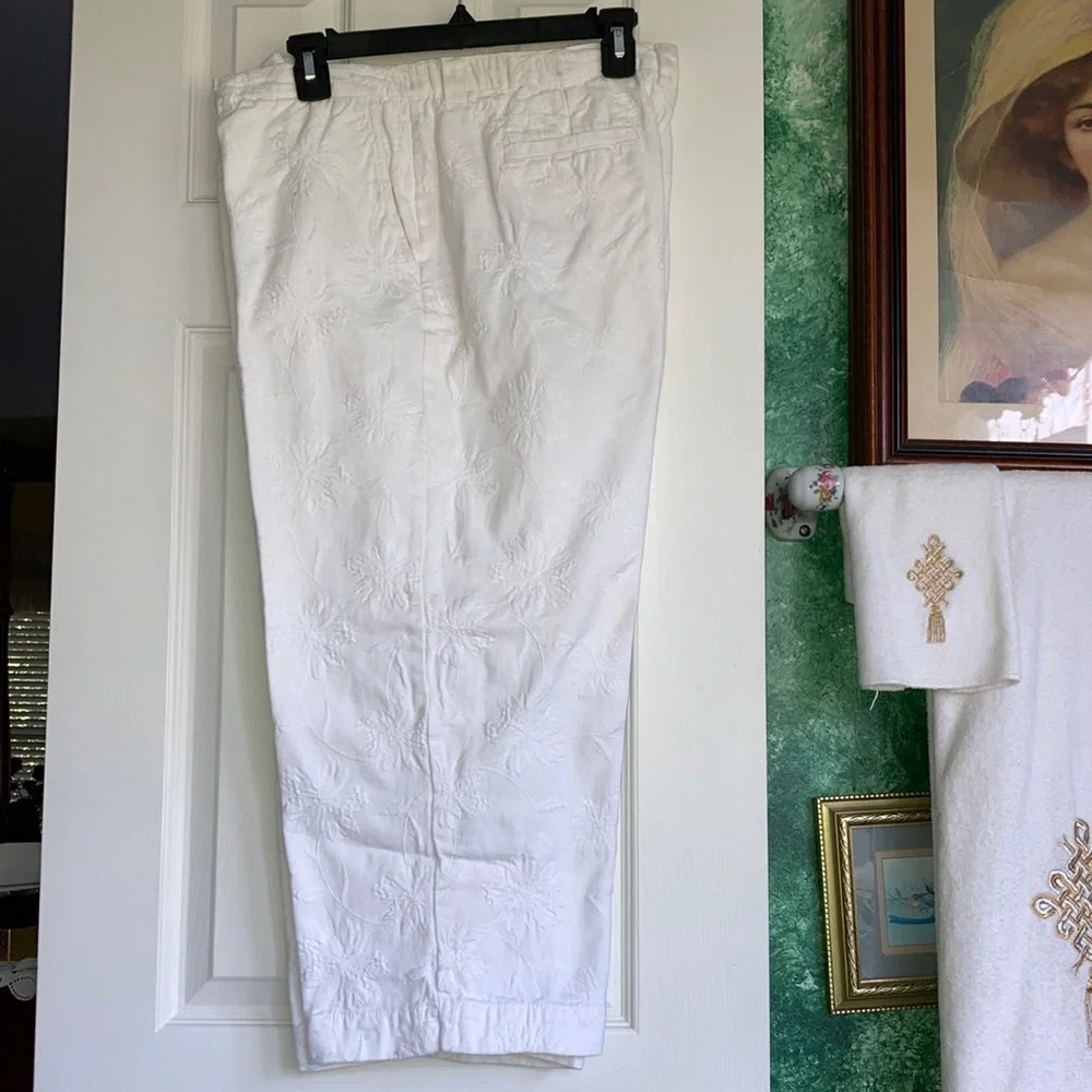 CHICO’s wh w/wh embroidered cotton all over, 2 pockets front, 2 back. $30 - Picture 1 of 6
